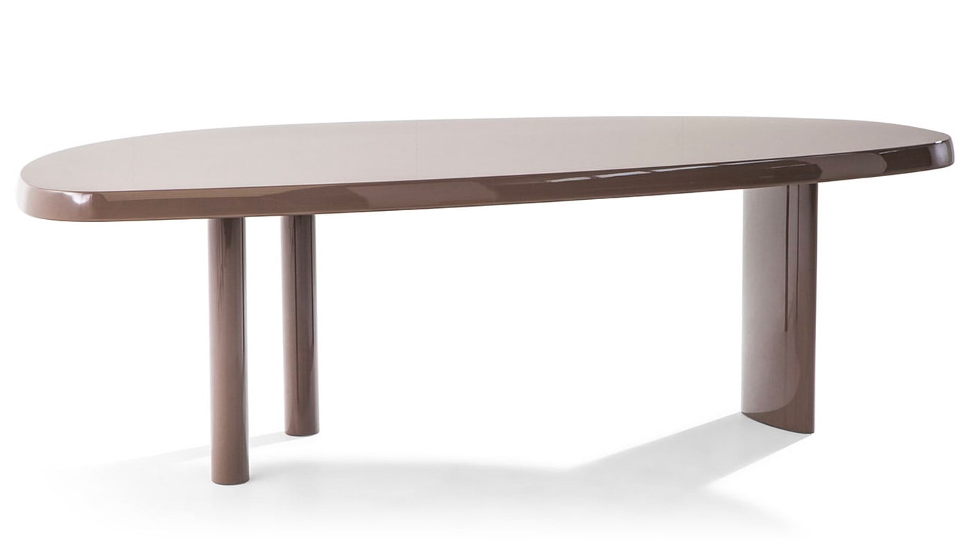 525 TABLE EN FORME LIBRE（フォルム リーブル テーブル） Cassina