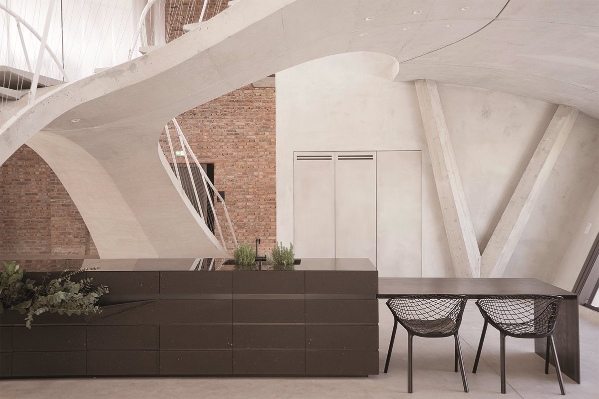 KOBI (コビ アームチェア) ALIAS | カッシーナ・イクスシー