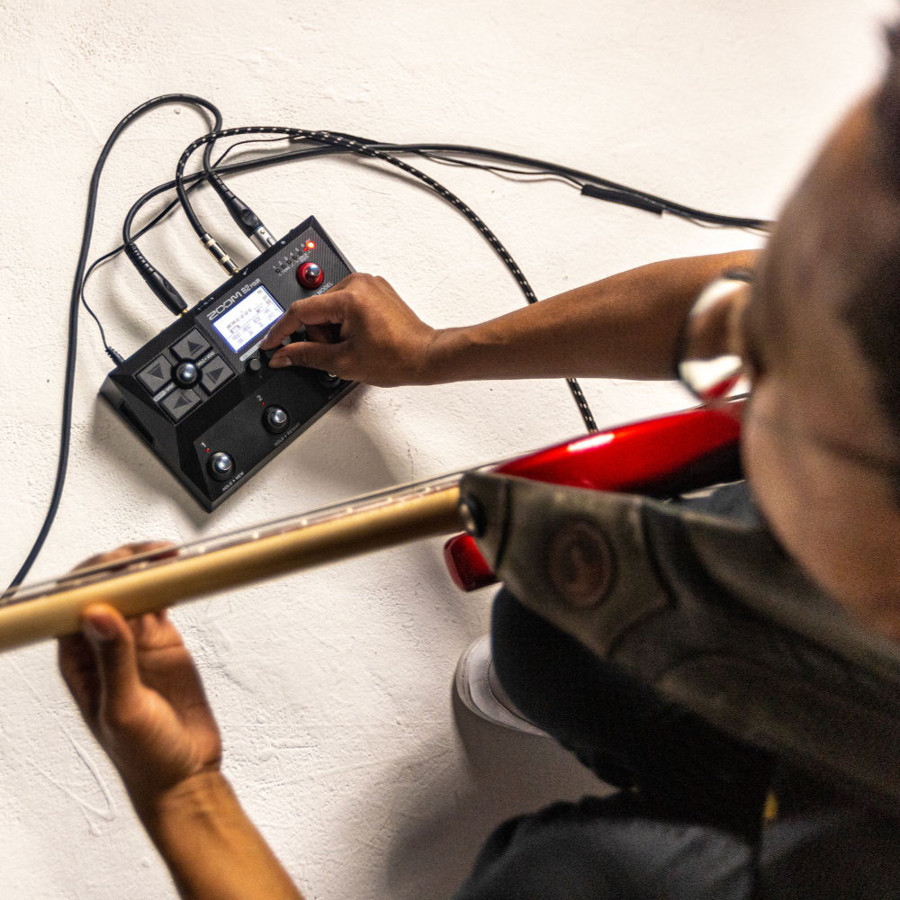 ZOOM B2 FOUR ベースマルチエフェクター アンプエミュレーター(ズーム