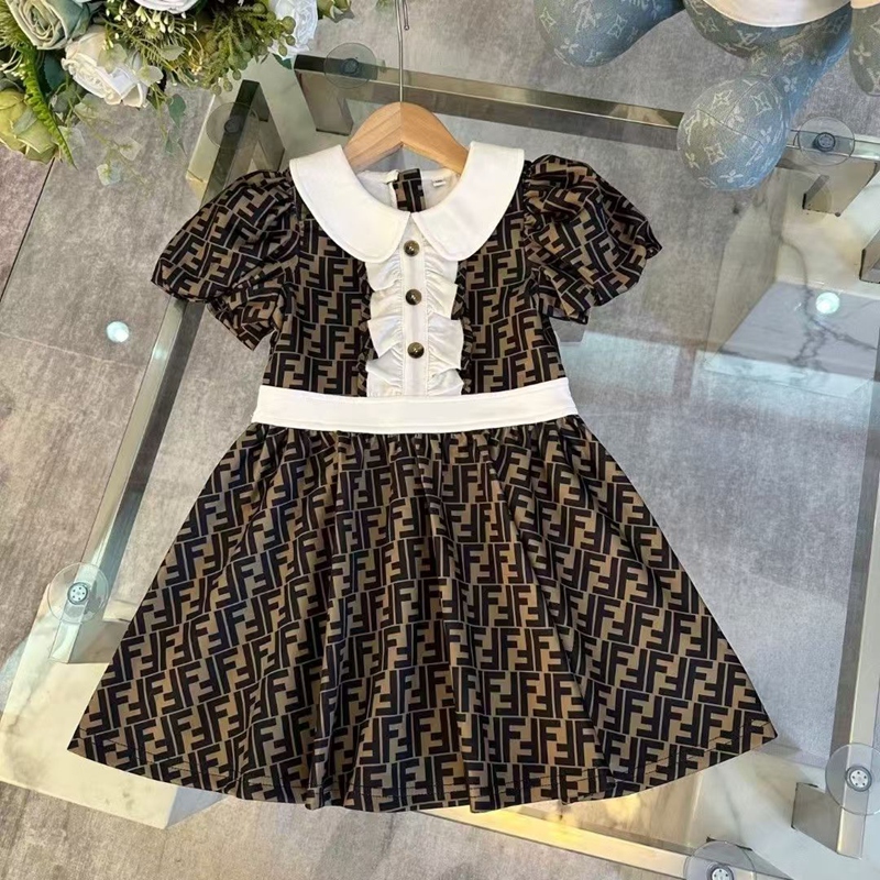フェンデイFENDI キッズワンピース モノグラム柄 クチバシ襟 & フリル