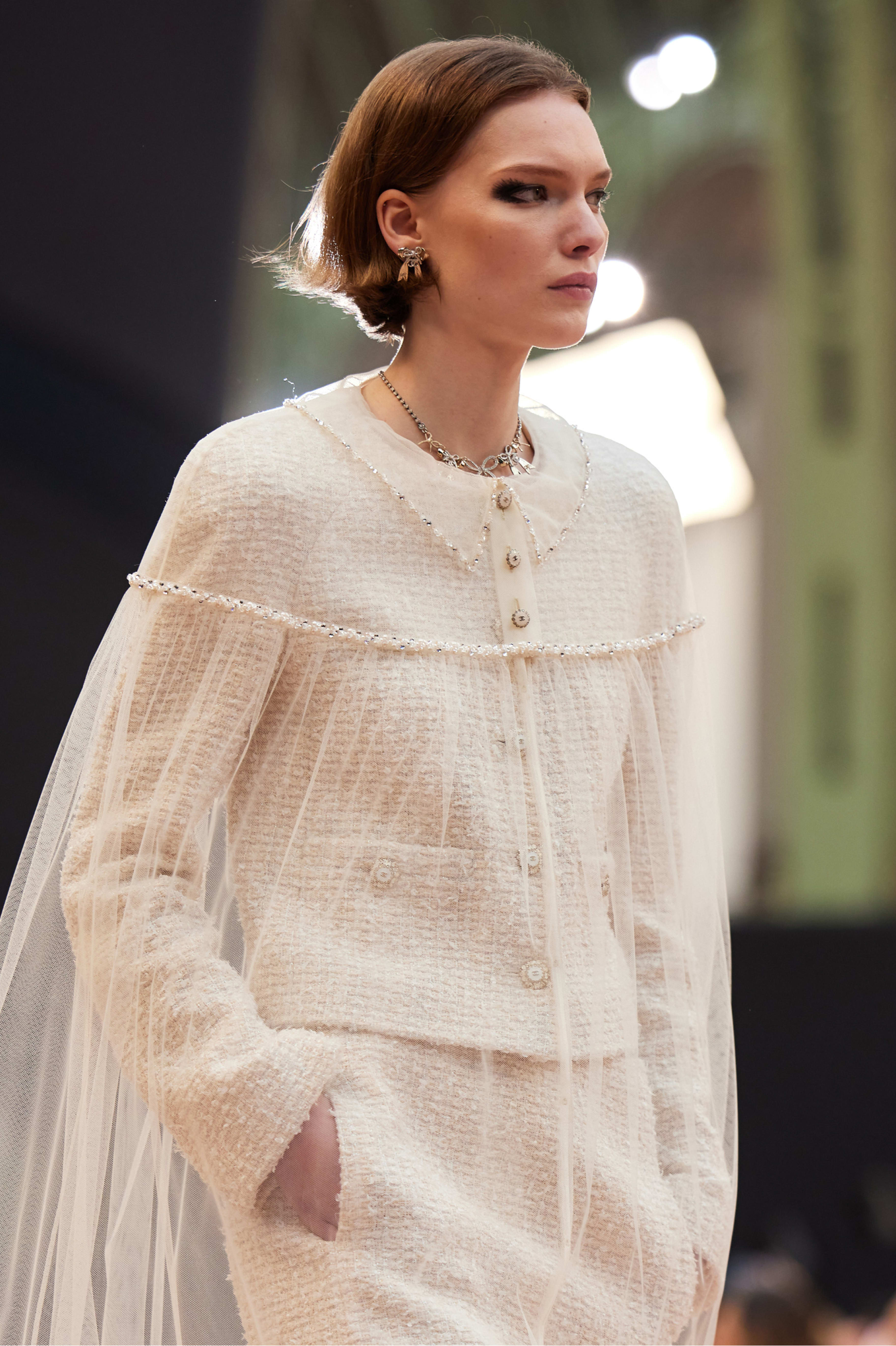 ジャケット - ツイード、ベージュ & ホワイト — ファッション | CHANEL