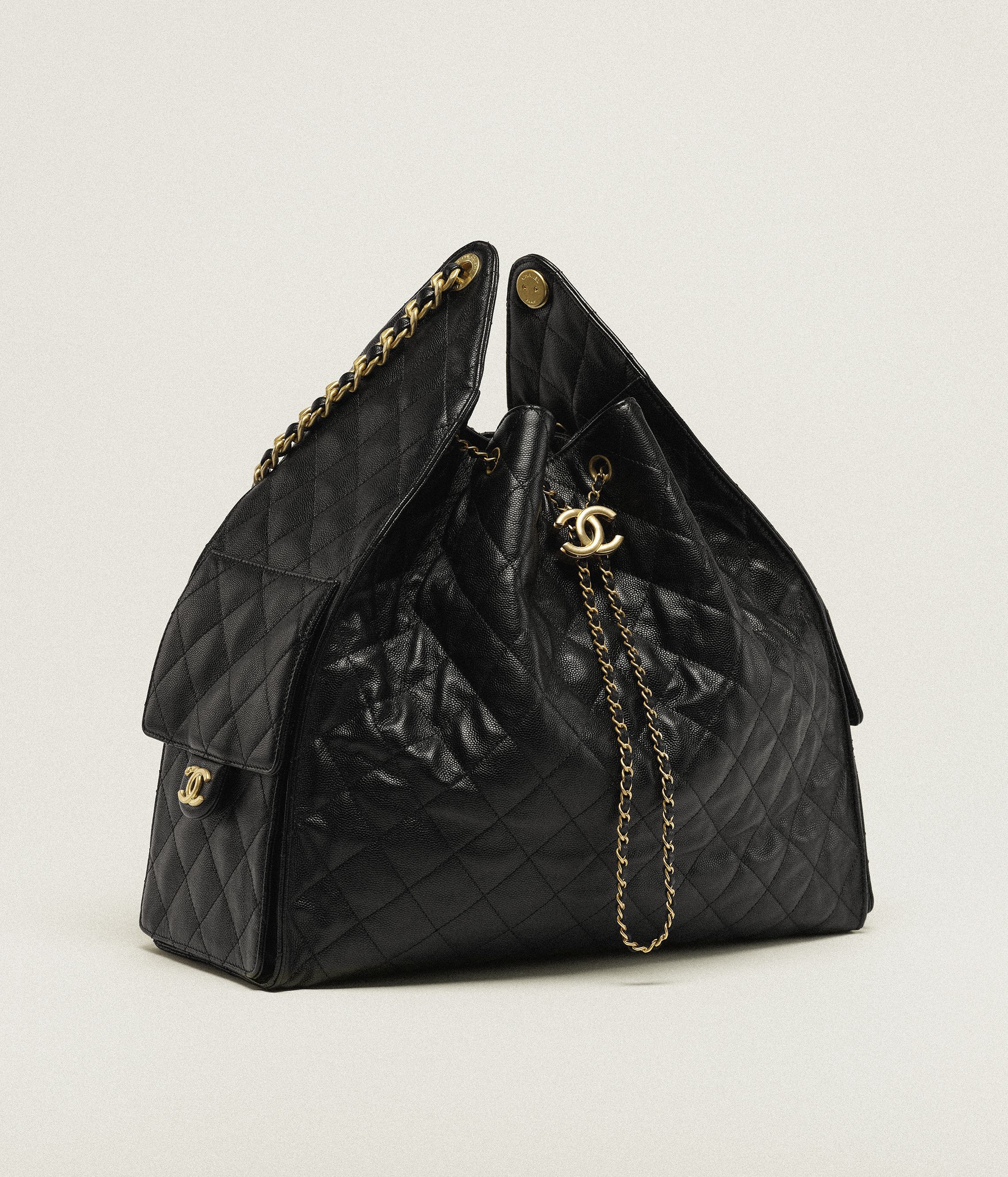 Chanel 25 ラージ ハンドバッグ、グレインド カーフスキン、ブラック