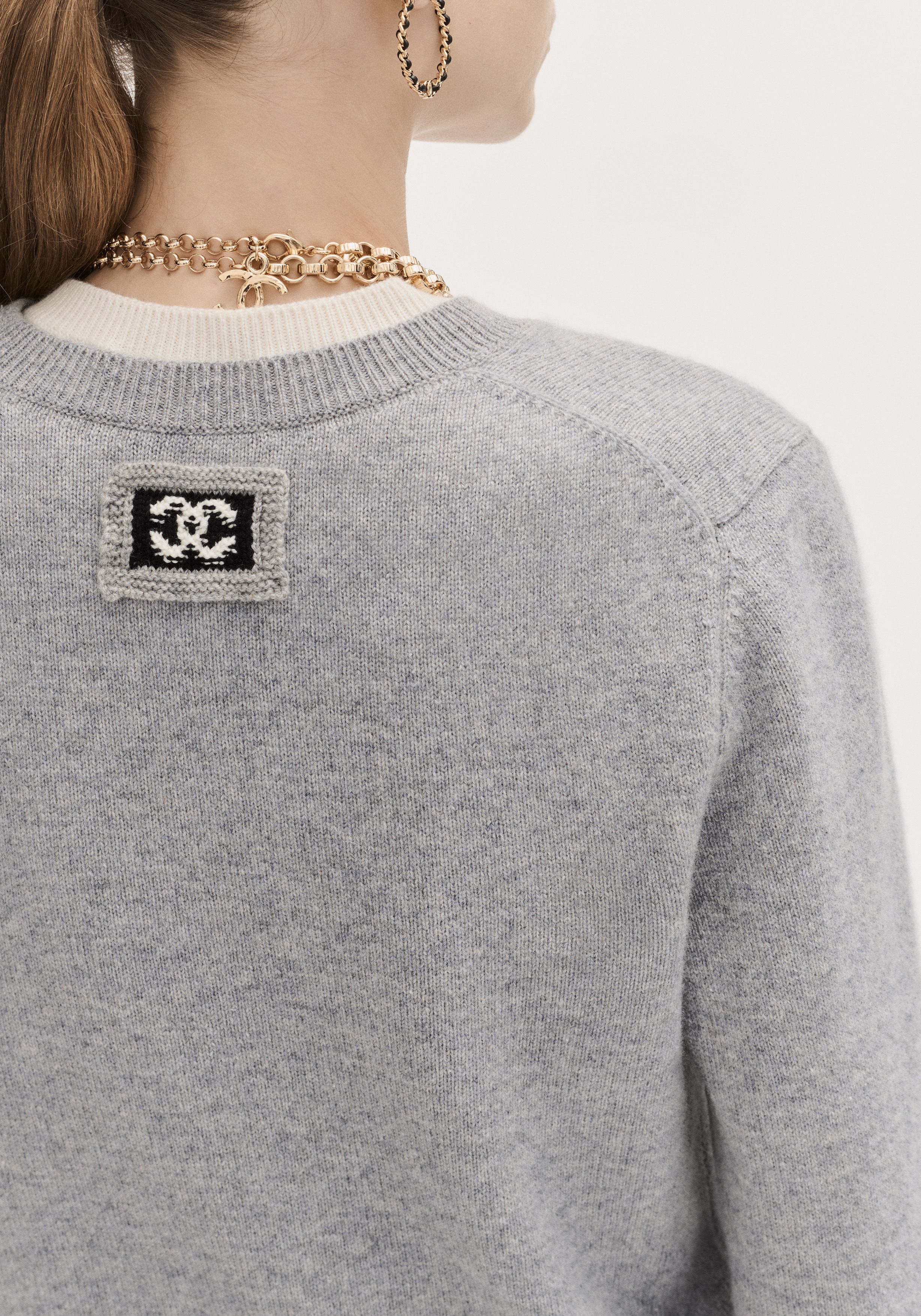 プルオーバー - カシミヤ、グレー — ファッション | CHANEL シャネル