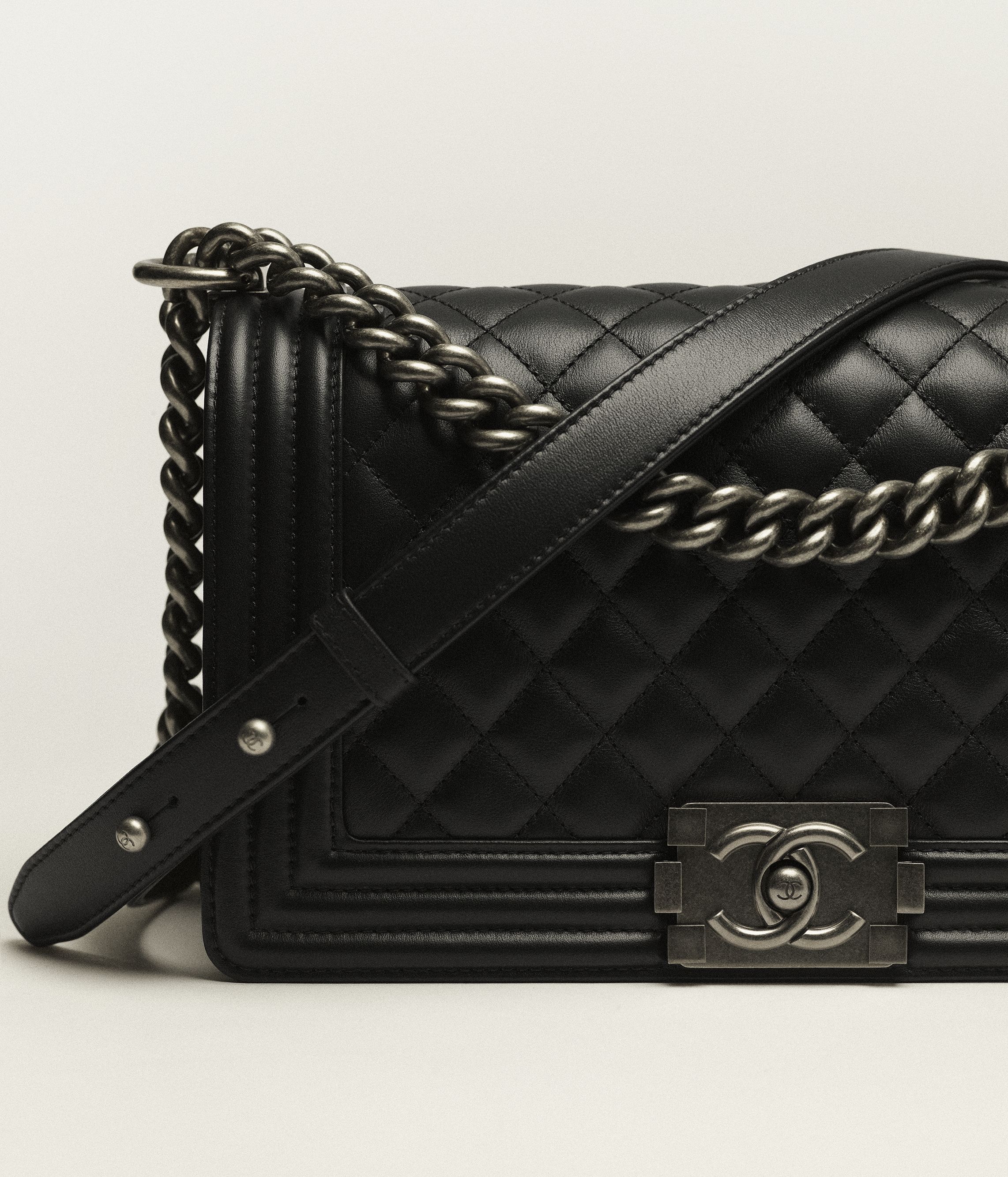 Boy chanel handbag, Calfskin & ruthenium-finish metal, black