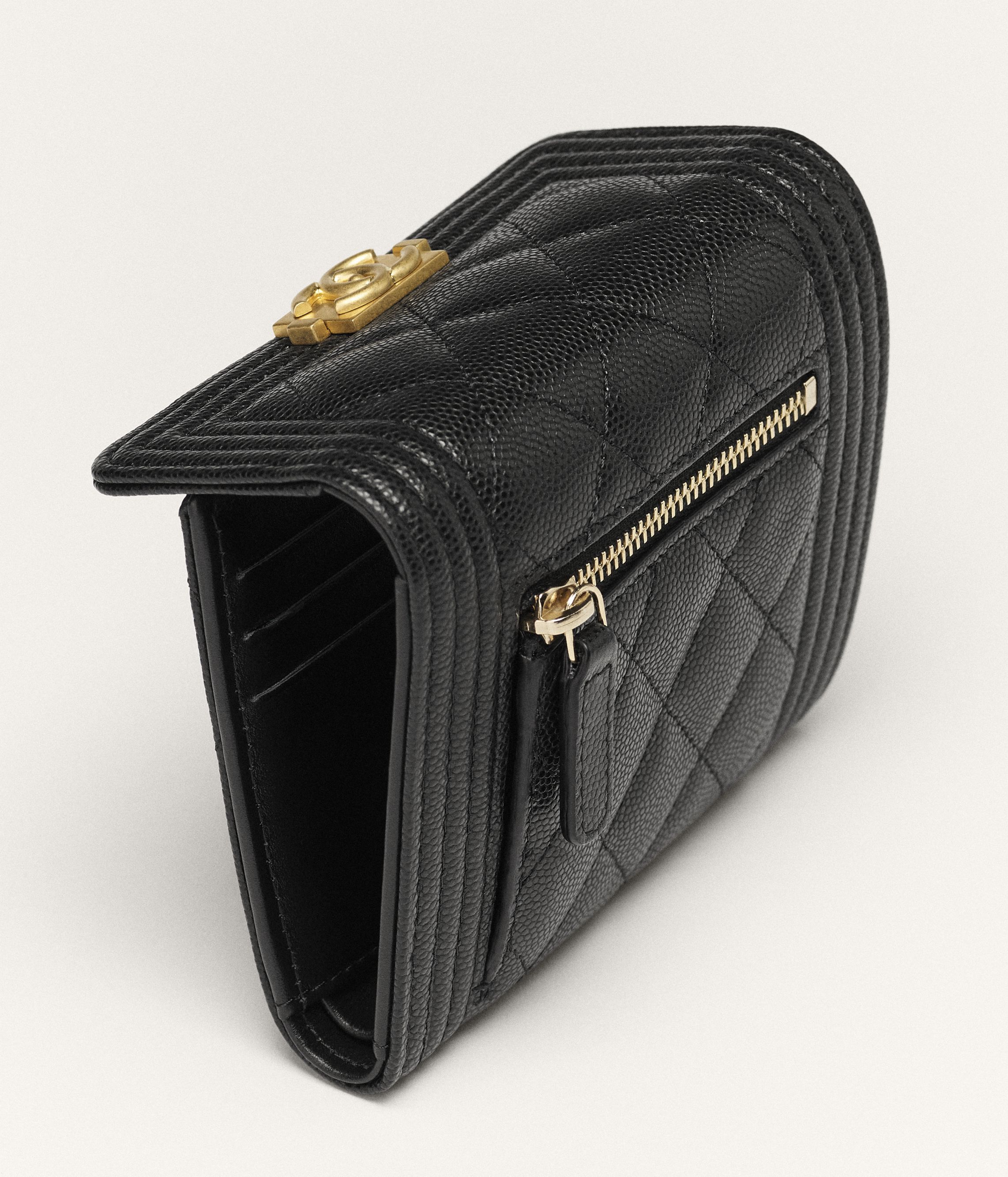 Boy chanel スモール フラップ ウォレット - シャイニー グレインド