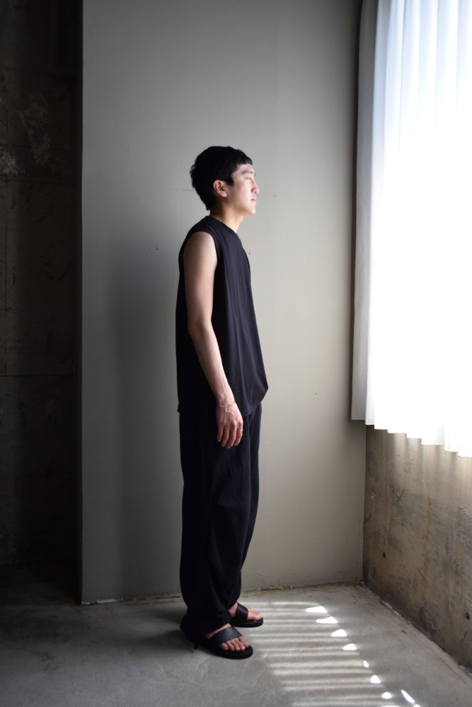 COMOLI (コモリ) コットンジャージ ノースリーブ [BLACK]