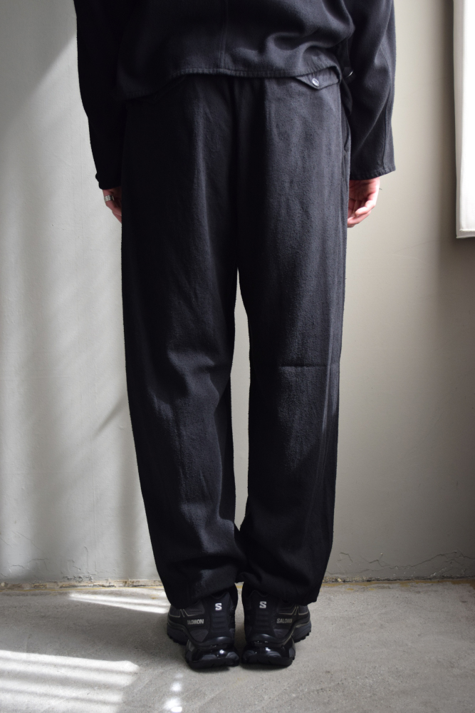 COMOLI (コモリ) シルクネップ ドローストリングパンツ [BLACK]