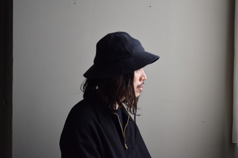 COMOLI (コモリ) シルクネップ ハット [BLACK]