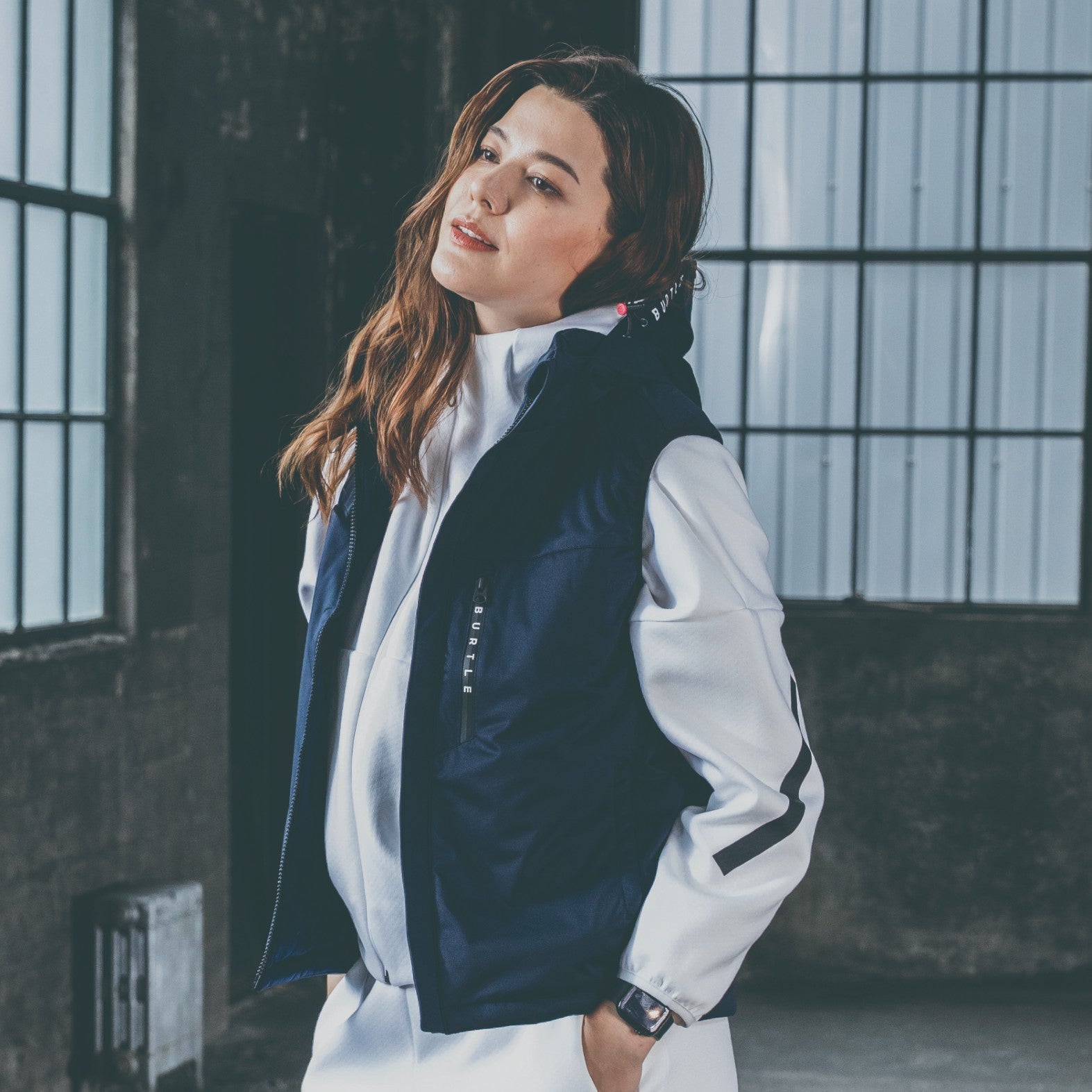 バートル 3264 ストレッチフーディ防寒ベスト 伸長率40％ 2025-26 AW