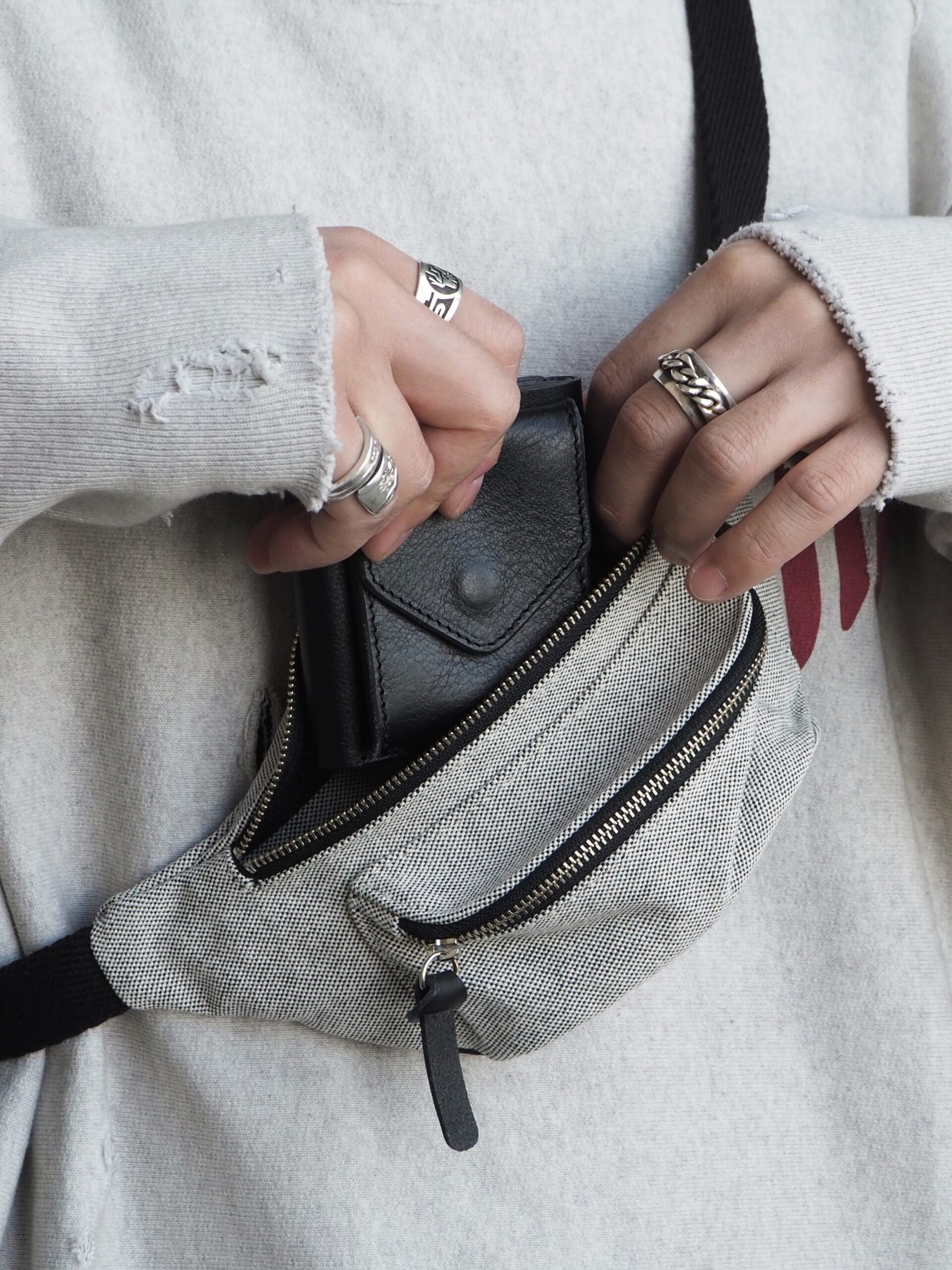 Hender Scheme】 日常使いに最適な新型バッグ “mini waist pouch