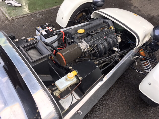 思わぬトラブルを回避！点検のためにケータハム スーパー7 Kシリーズが