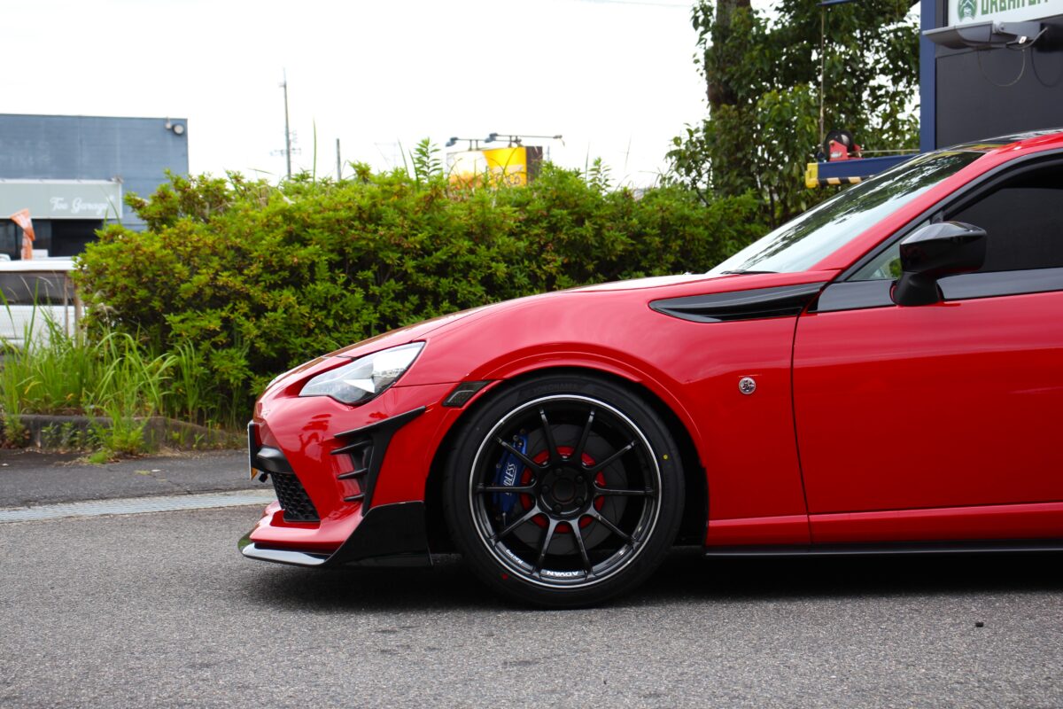 Super GTR デザインのアドバンRSⅢ 18インチを86に履く。アシもBLITZで