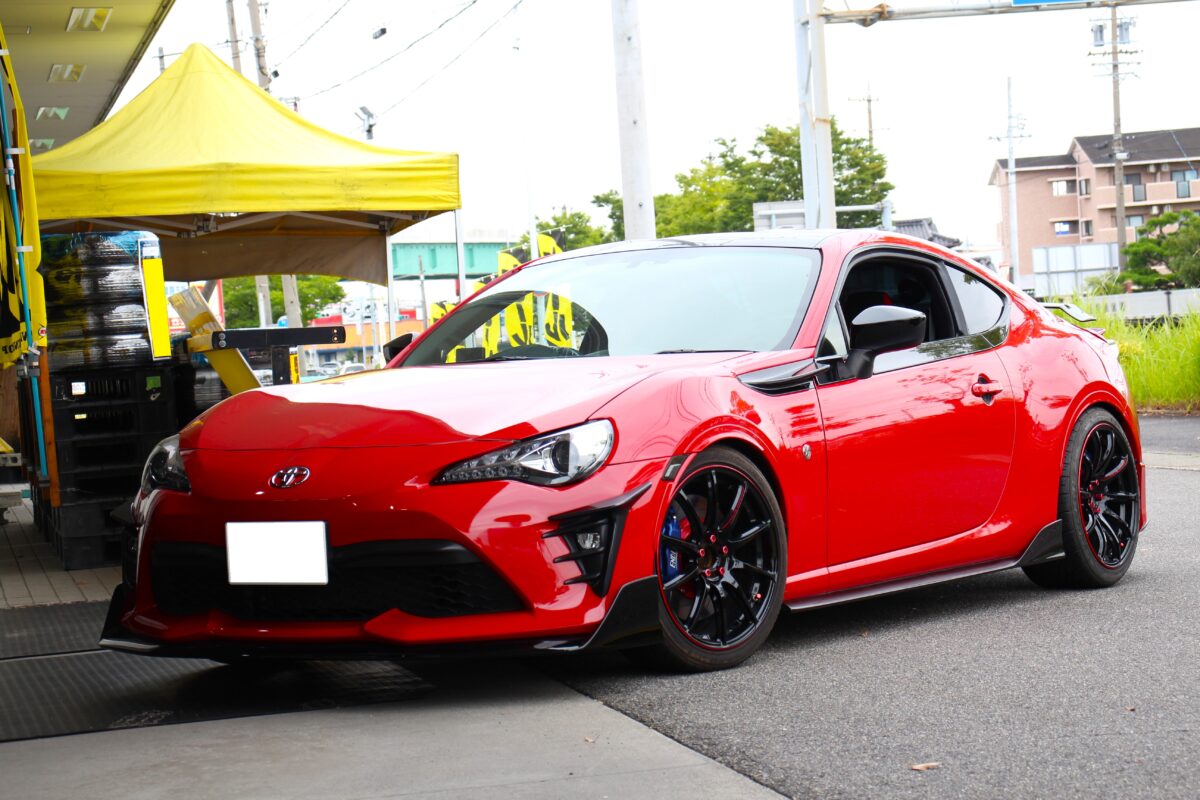 Super GTR デザインのアドバンRSⅢ 18インチを86に履く。アシもBLITZで