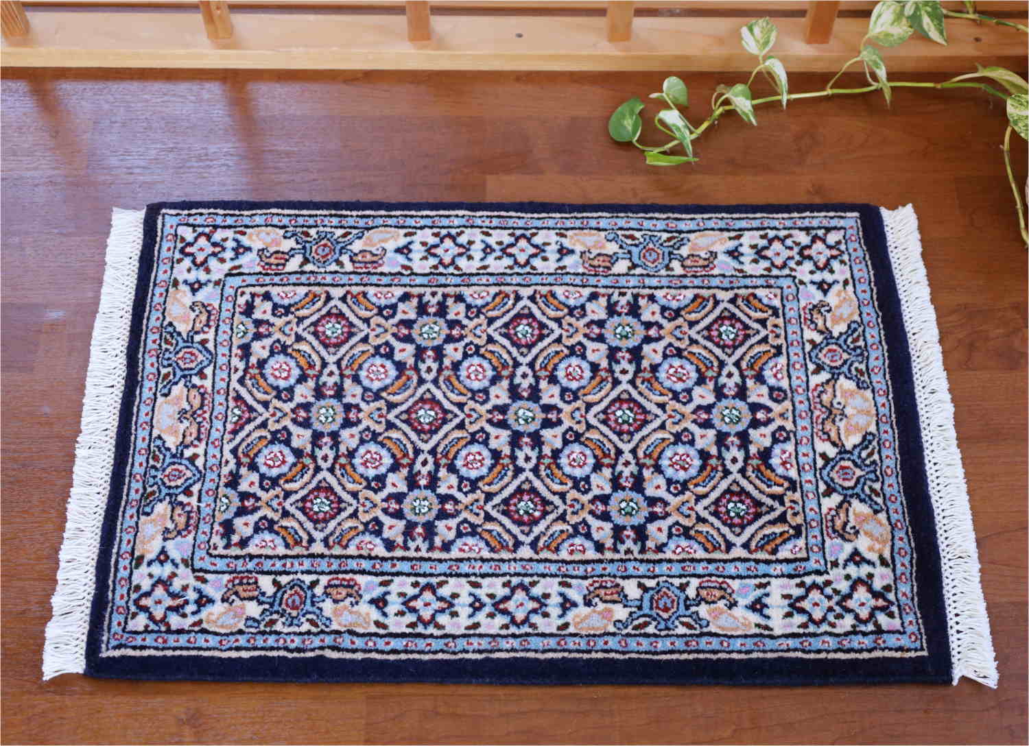 ペルシャ絨毯玄関マット 60×40センチサイズ イラン・ムード産 藍色