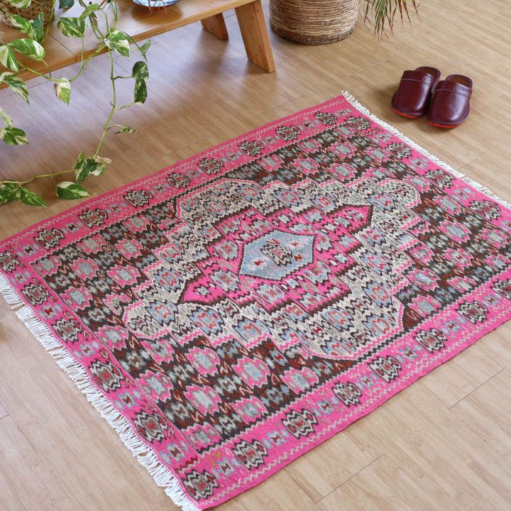 キリムの豊富な専門店 手織ラグの店クラフトワーク