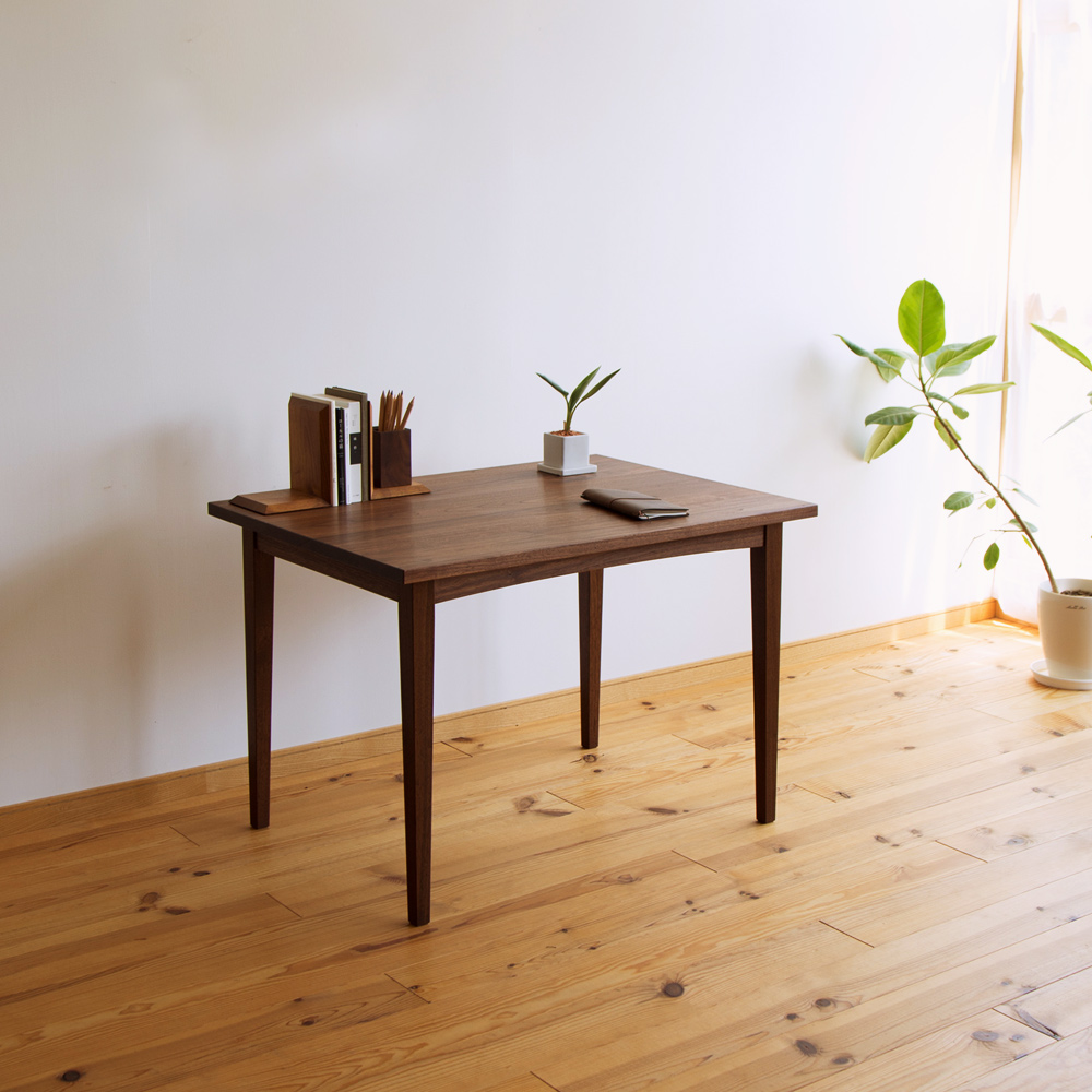 ウォールナット無垢材のオーダーデスク(幅100㎝）・D-112 家具工房クラポ