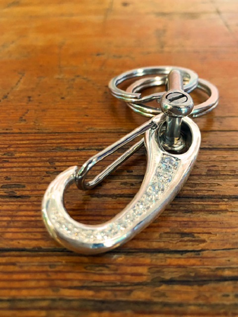 81【Eighty-One（エイティーワン）】カギがオシャレになるホルダー輝く