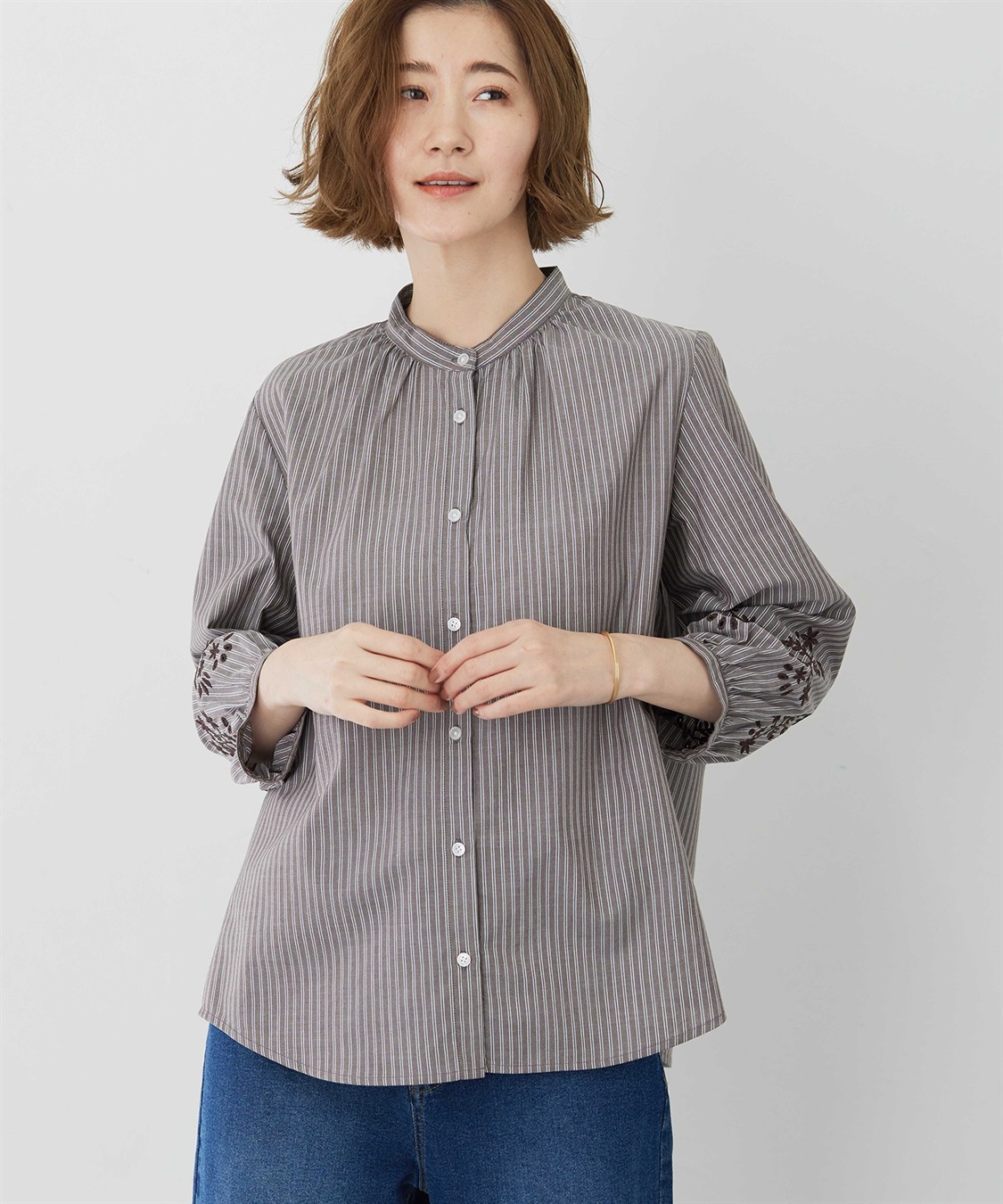 刺しゅうストライプブラウス Petit Honfleur｜クロスプラス公式通販サイト