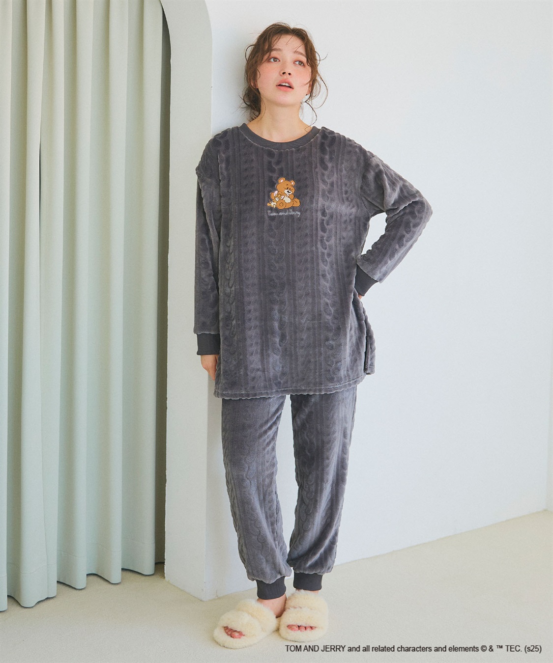 TOM and JERRY/トムとジェリー】トムジェリ刺繍ケーブルフリースロング