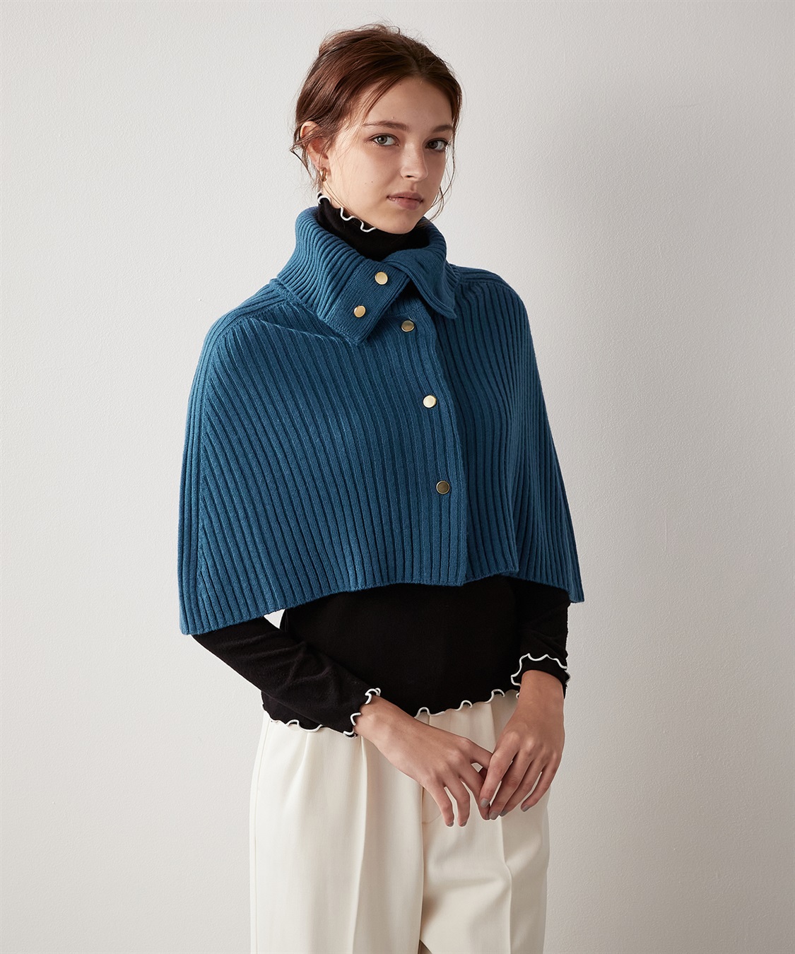 金ボタン ニットポンチョ LE SOUK HOLIDAY｜クロスプラス公式通販サイト