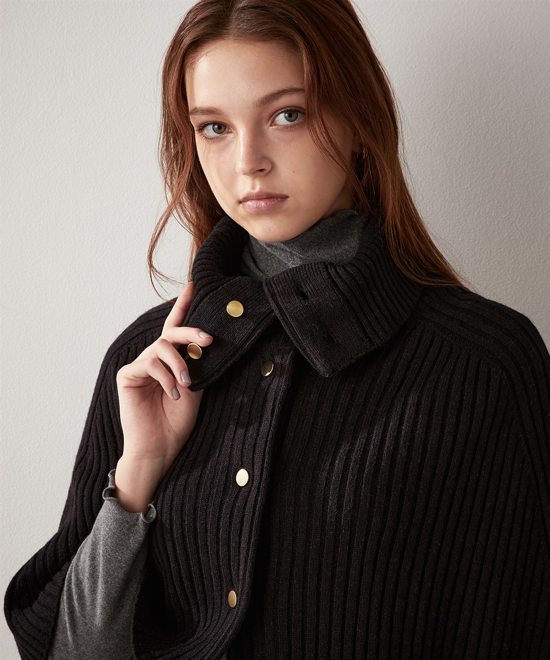 金ボタン ニットポンチョ LE SOUK HOLIDAY｜クロスプラス公式通販サイト