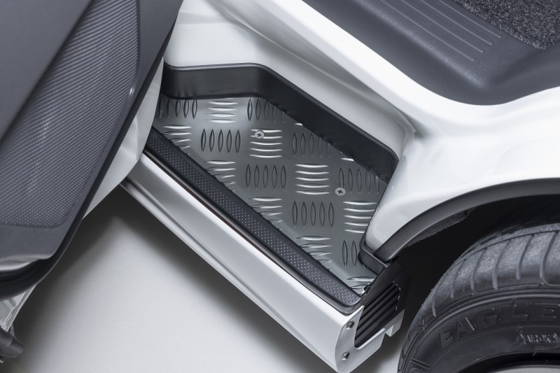 ES アルミステップカバー フロント 左右セット □ハイエース/レジアス