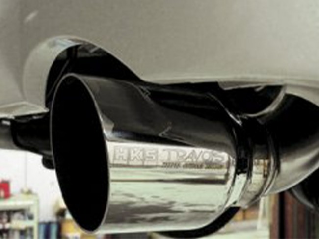 TEEPEEトラヴォイマフラー Powerd by HKS | 200系ハイエース・NV350