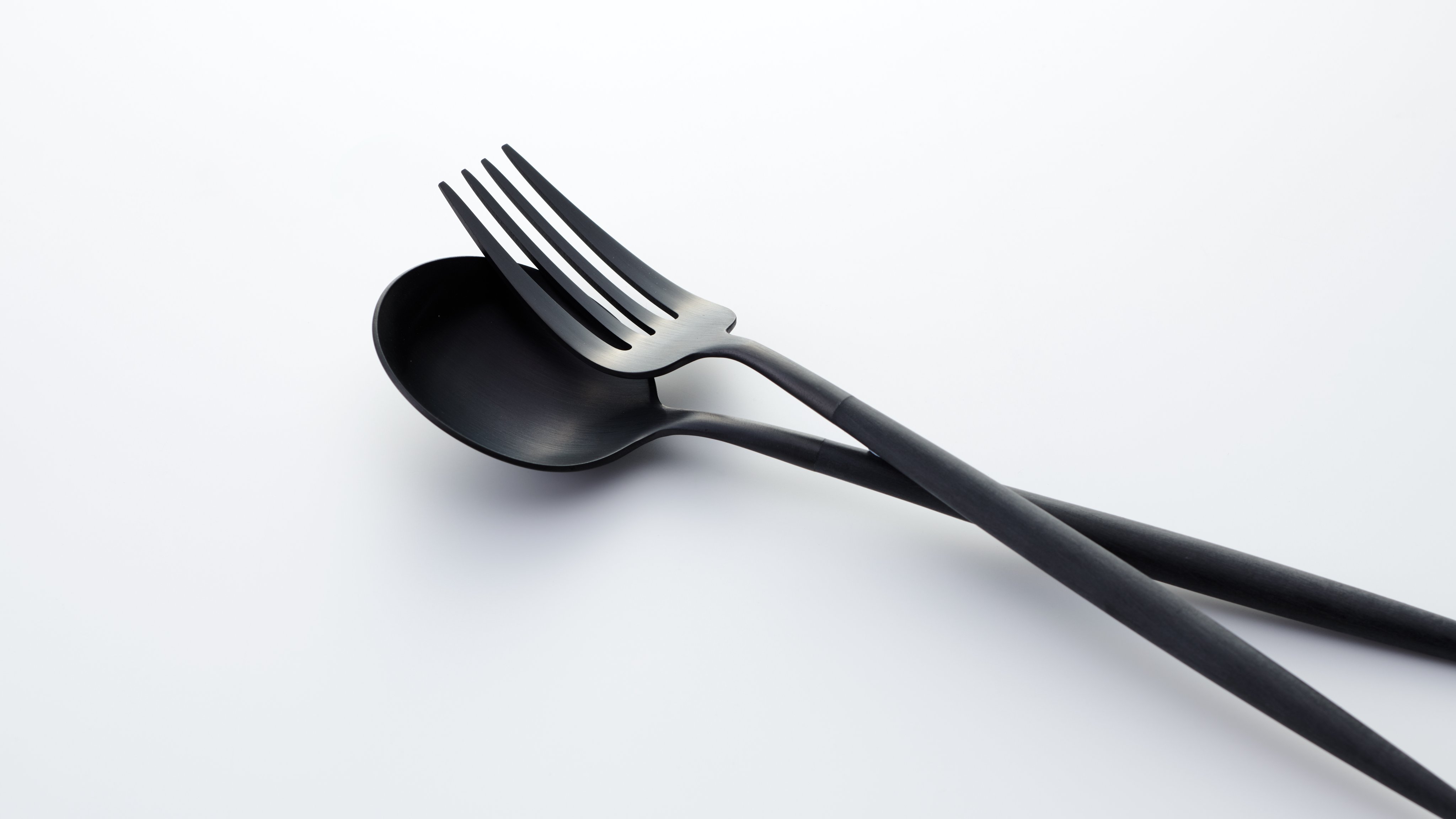 GOA新色「ブラックブラック」のご紹介 | クチポール(Cutipol) 日本