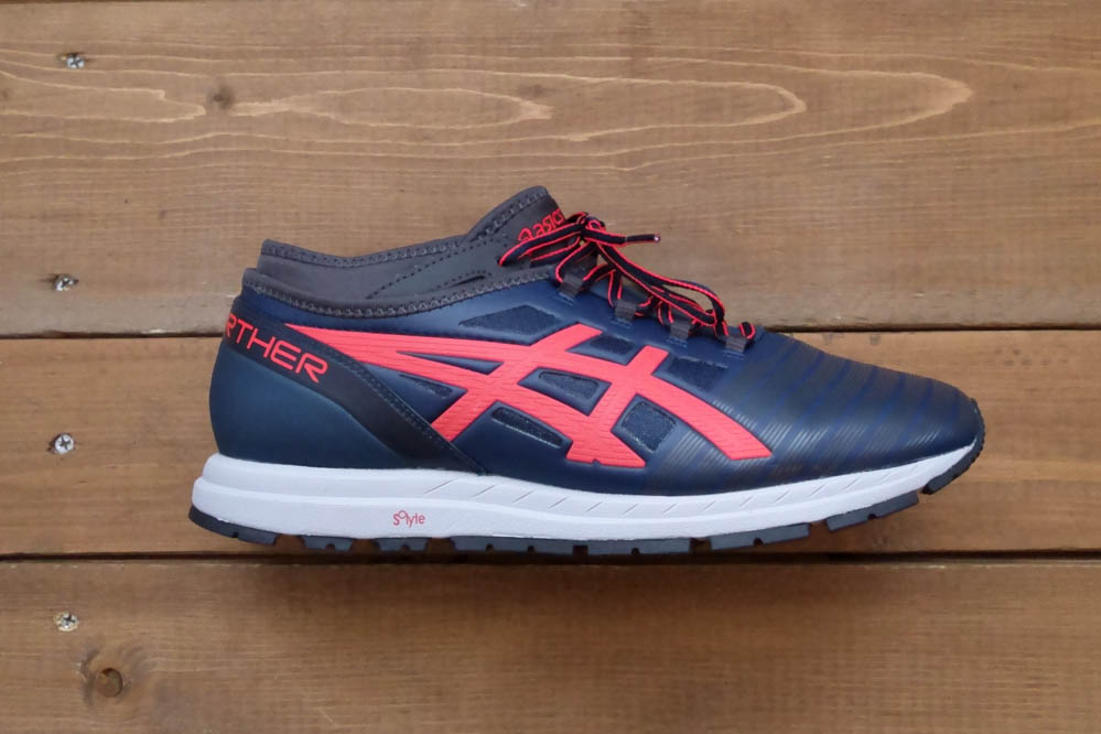 冬を快適に走る！ 雪道対応のランニングシューズ アシックス