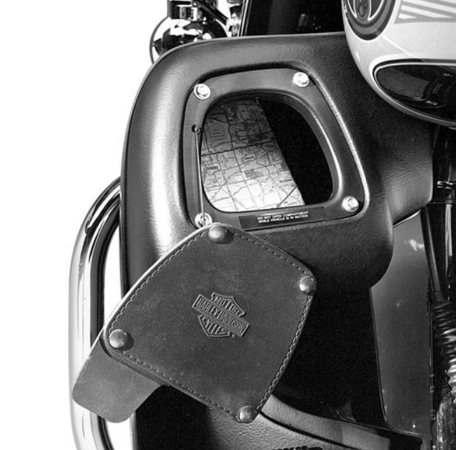 ロワーフェアリング・グローブボックス - Harley Davidson | アンバー