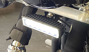 HIGH-POWER ホワイト LED ドライビングライトバー - Custom Dynamics