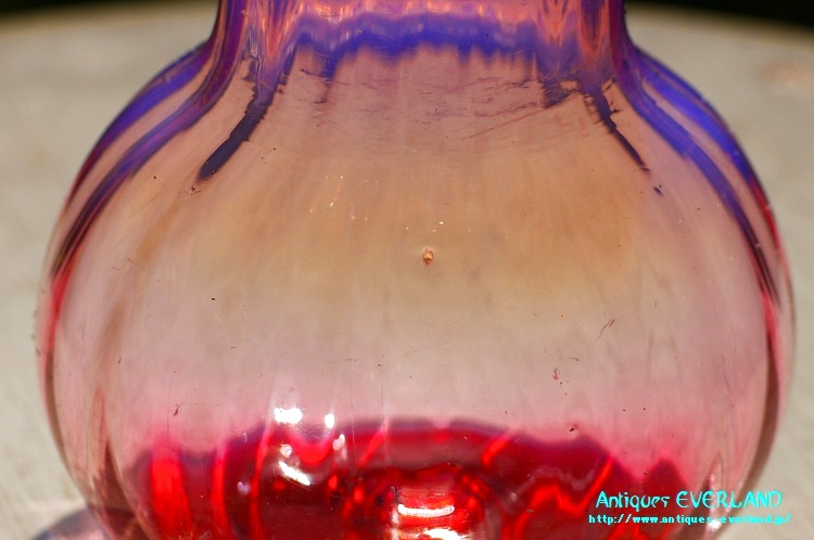 ヴィクトリアン オパレッセント クランベリーガラス ヴァーズ 花器 花瓶