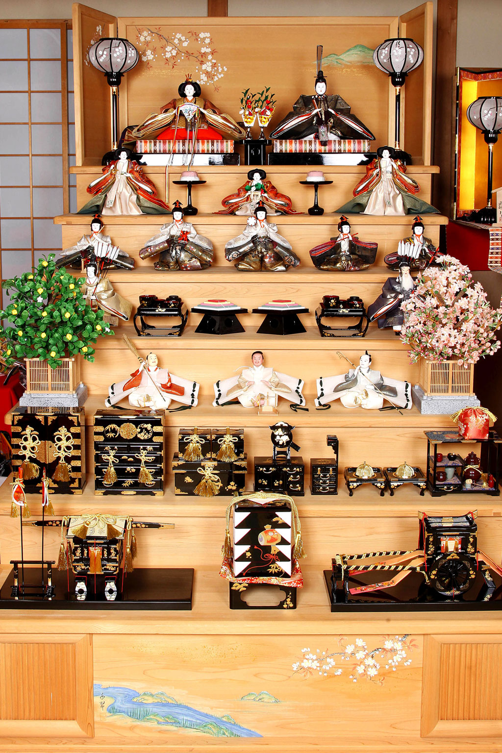 桂甫作安藤人形店の七段飾り（官女・五人囃・随臣・仕丁） | 雛人形