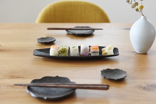 食卓に品が生まれる、安福由美子さんのうつわたち | アンジェ日々のコラム