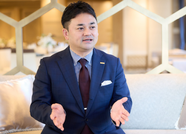 スーツのAOKI」がなぜ？25周年を迎えたアニヴェルセルの原点に迫る