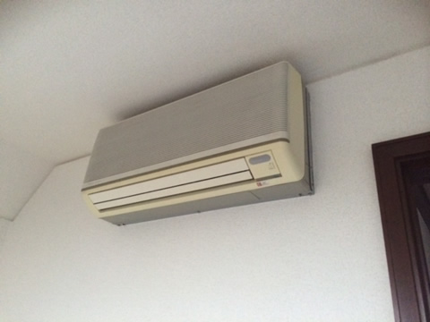 古くて故障した壁掛けガスエアコンを省エネ電気式に格安交換できます