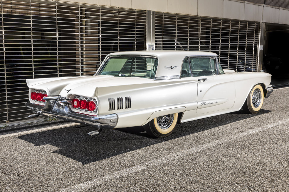 10月号巻頭特集切り抜き】60年型サンダーバード・HTクーペ／白い雷鳥の