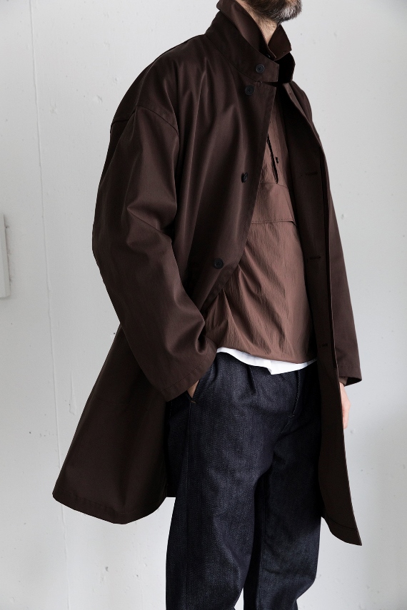 STILL BY HAND 綿のような特殊ナイロンのスタンドカラーコート