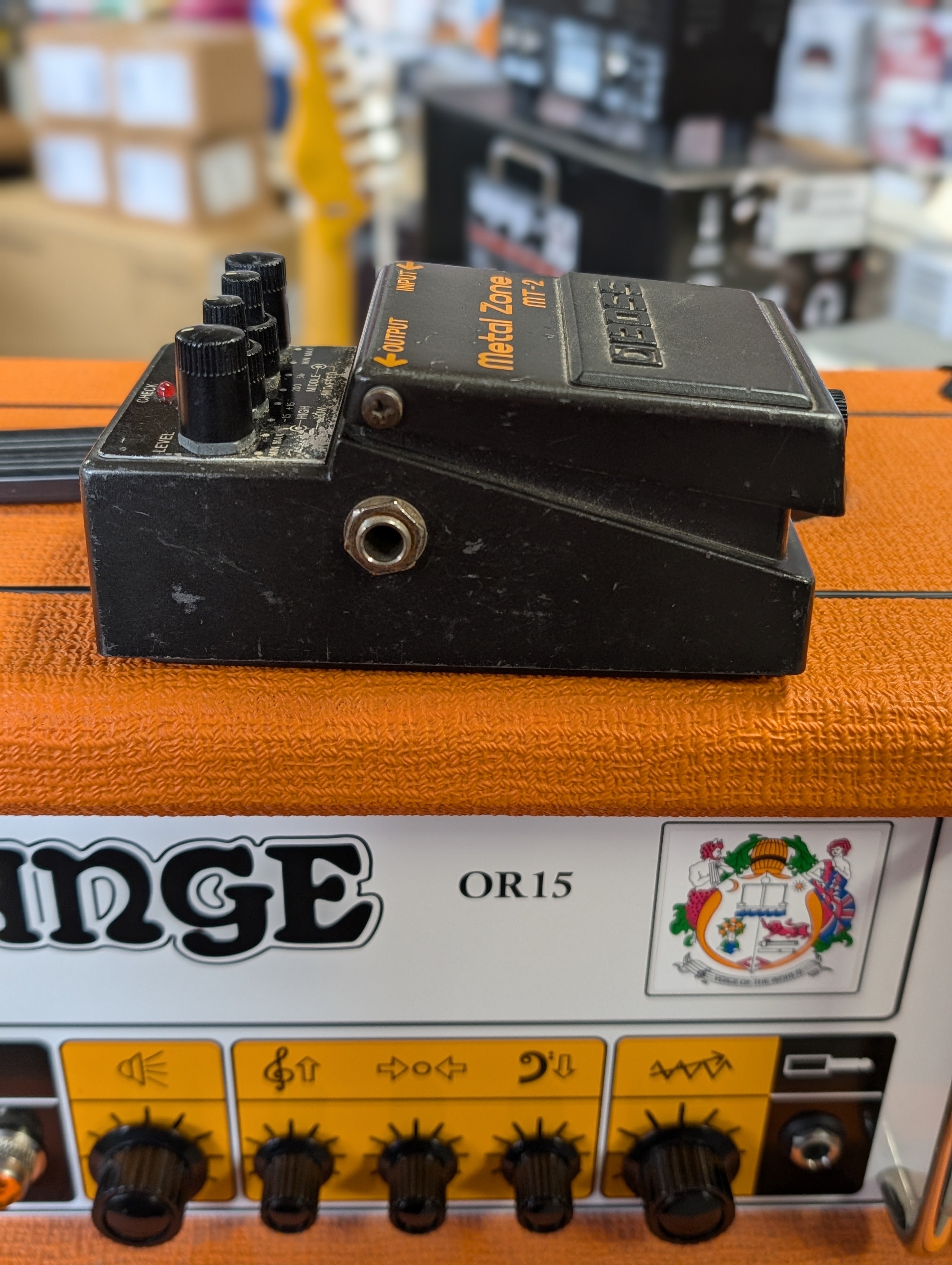 Boss MT-2 Metal Zone Distortion (1993) – Acoustic Music Shop