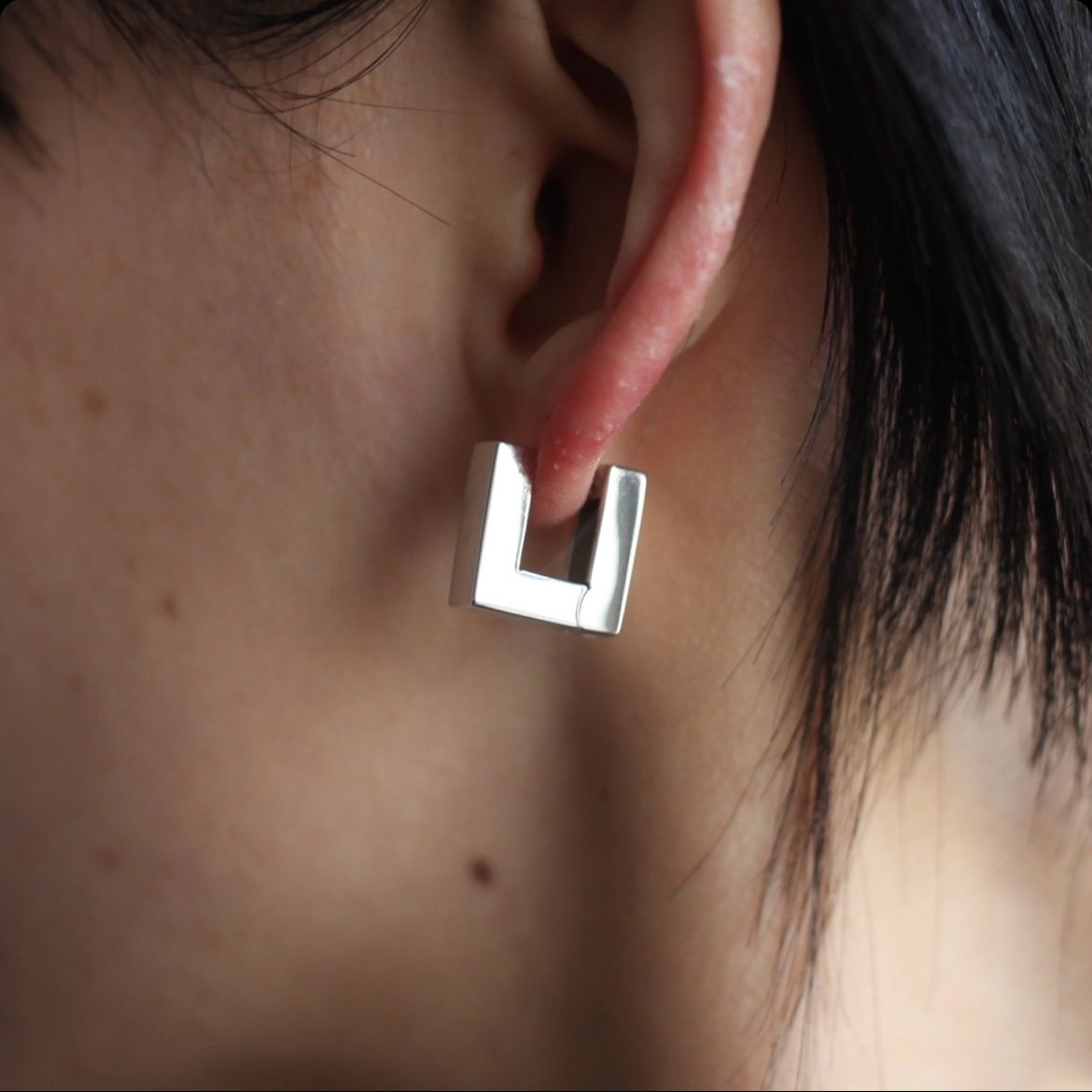 TOMWOOD - 【残り一点】Square Hoops Small(SILVER) | ACRMTSM ONLINE