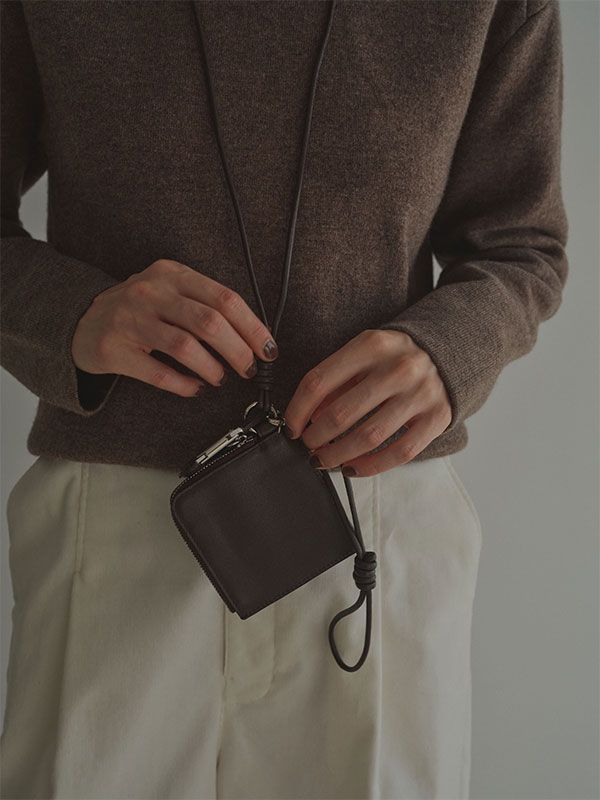 ETRE TOKYO - レザーコードカラビナスクエアパース (BROWN) | ADDICT