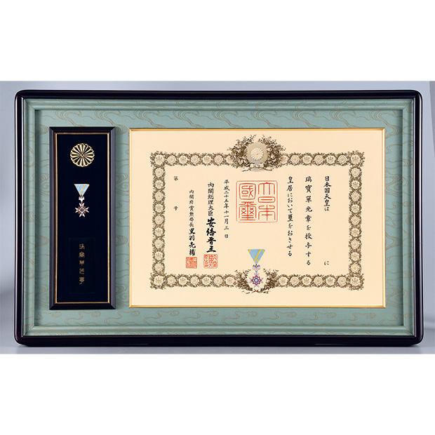 勲記額・褒章額】30-1 勲記勲章額 / 記念品・ノベルティ・トロフィなど