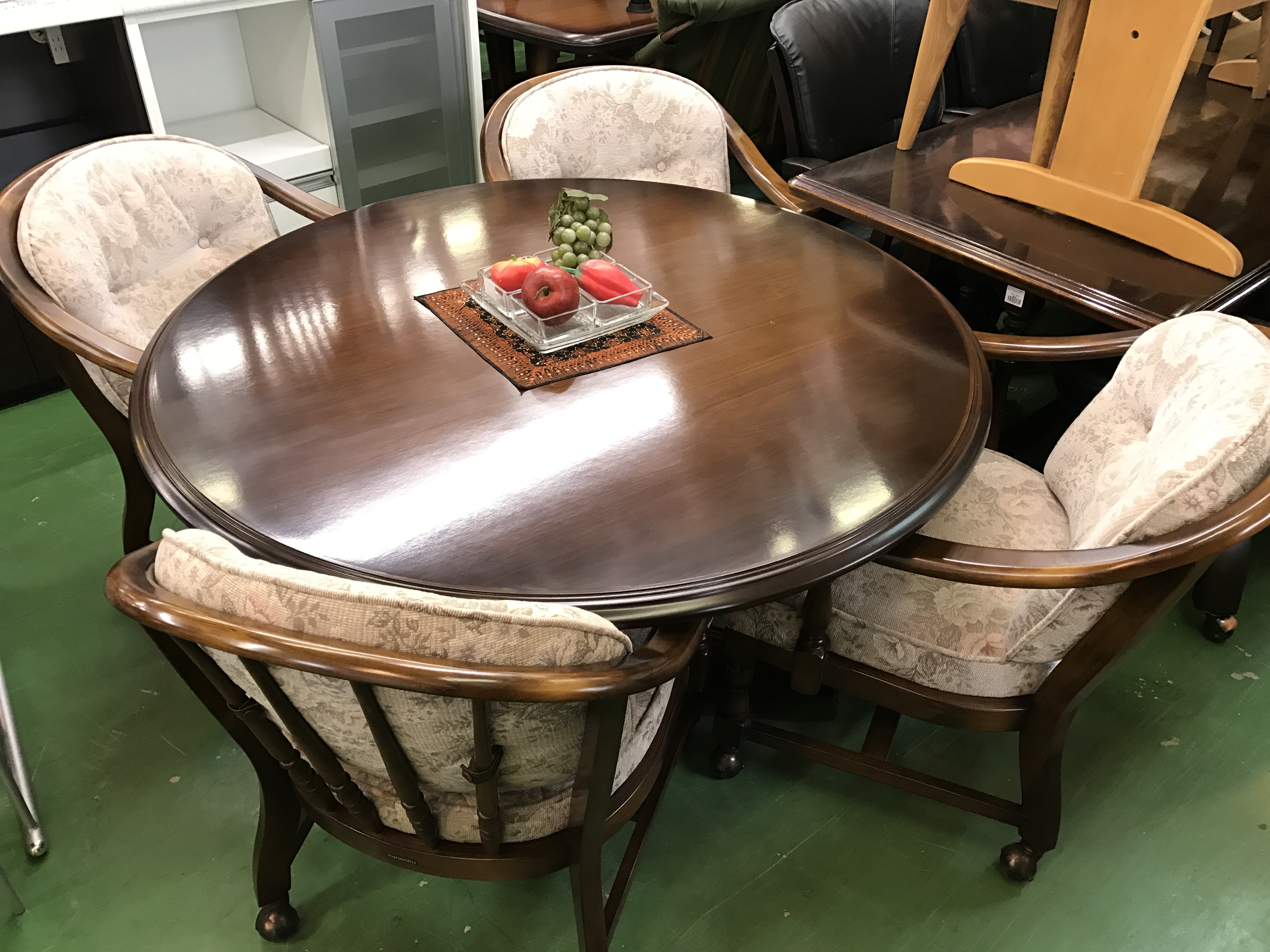 karimoku コロニアル ウォルナットの丸テーブル karimoku コロニアル