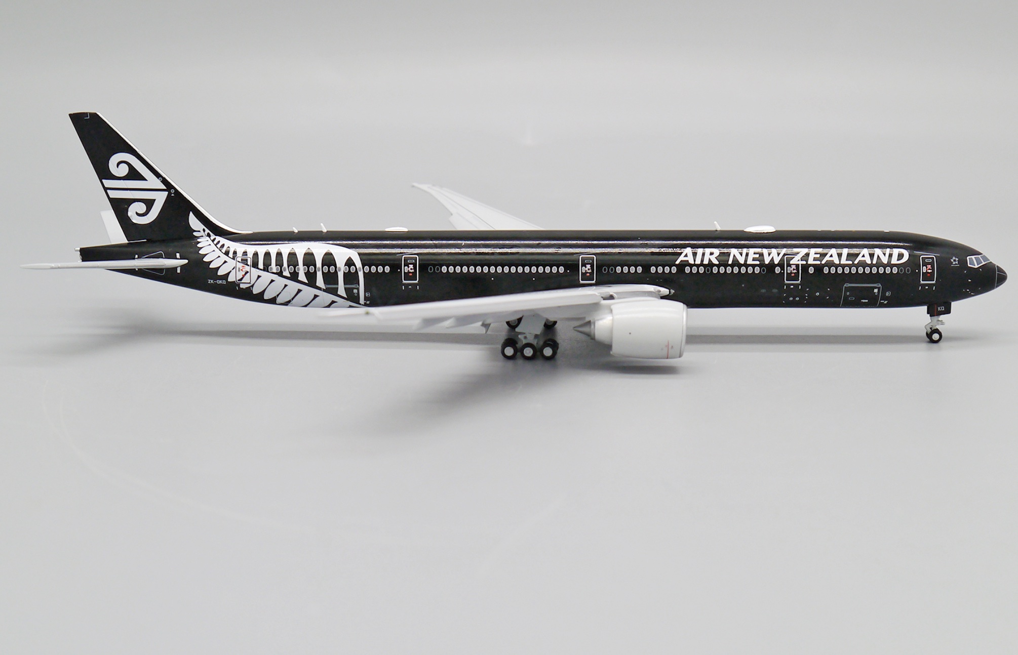 XX40006A Air New Zealand B777-300ER “ALL BLACKS” “Flaps Down” ZK