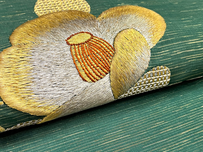 椿の刺繍名古屋帯ご売約済帯22-04-37 | アンティーク着物の灯屋2
