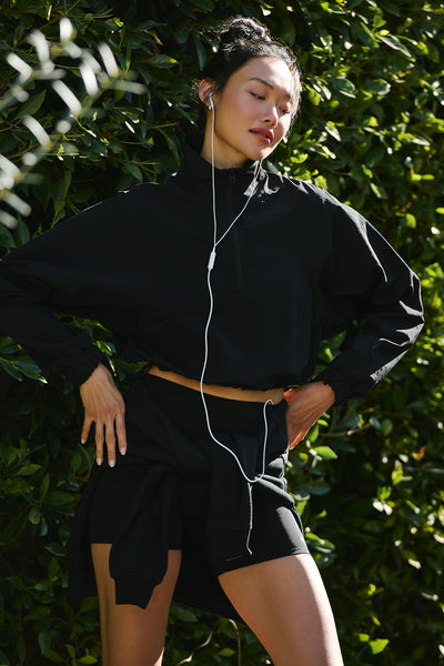 Cropped 1/4 Zip Alumni Pullover - Black | ALO