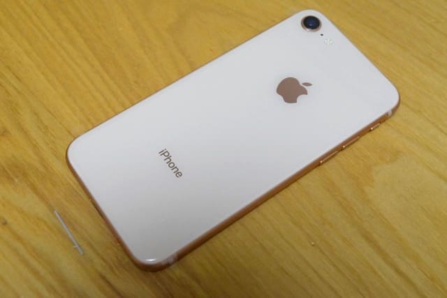 iPhone8ゴールドモデルの開封レビュー！女性に人気が出そうな上品な