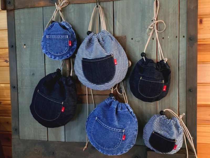 ストラップを備えたサークル型の巾着バッグ！ デニム雑貨の通販 デニム