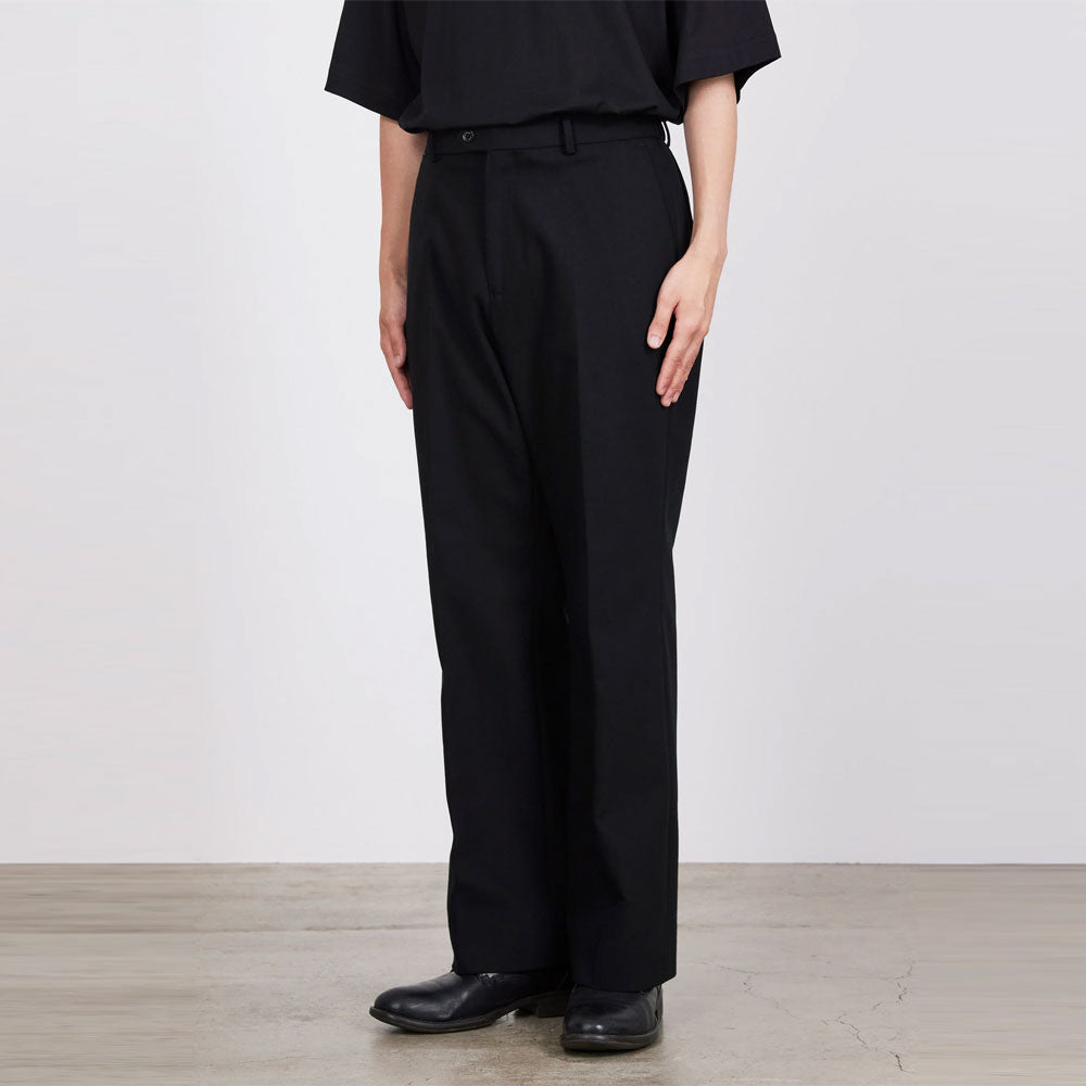 MARKAWARE(マーカウェア) - FLAT FRONT FLARED TROUSERS ORGANIC