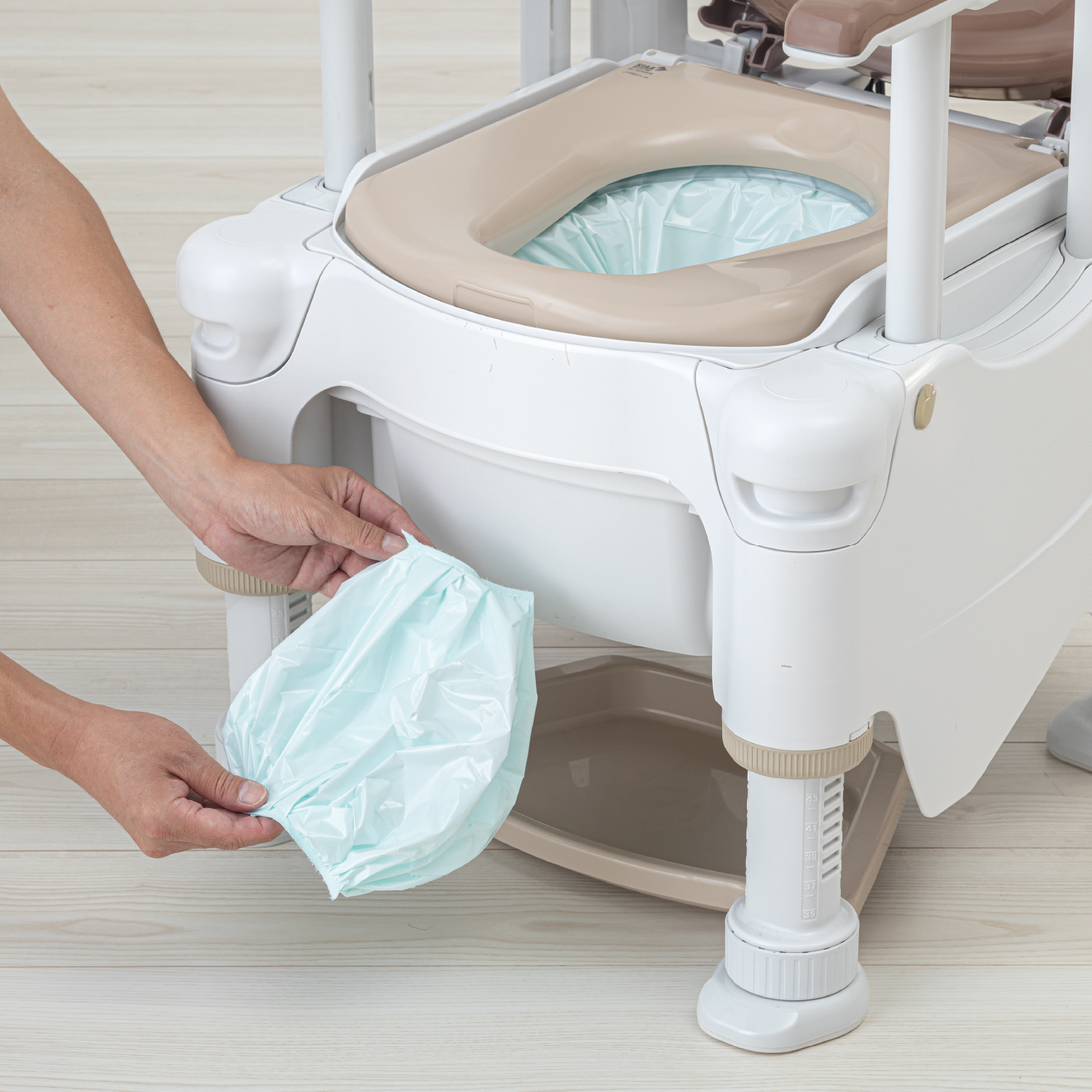 ポータブルトイレ FX-30 自動ラップ ”らくゾウくん” | 【安寿】の介護